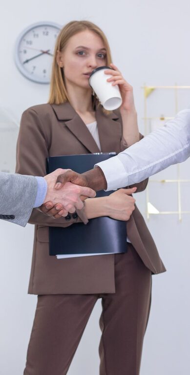 Jak usprawnić komunikację między działami w rozwijającej się firmie